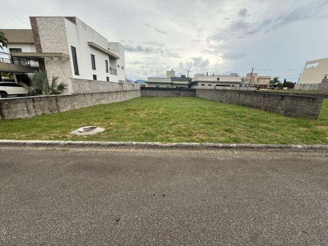 Terreno com 450m², à venda, no bairro Nossa Senhora do Perpétuo Socorro em Pindamonhangaba