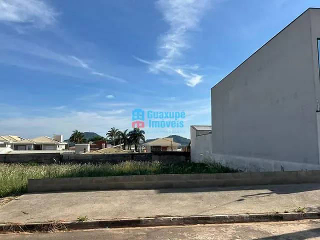 Terreno com 402m², à venda, no bairro Bosque dos Jatobás em Guaxupé