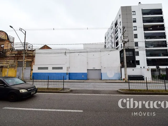 Terreno à venda, no bairro Rebouças em Curitiba