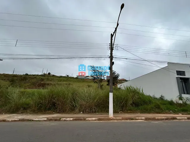 Terreno com 1000m², à venda, no bairro Planalto II em Guaxupé