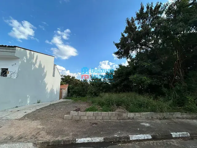 Terreno com 500m², à venda, no bairro Jardim Tres Rosas em Guaxupé