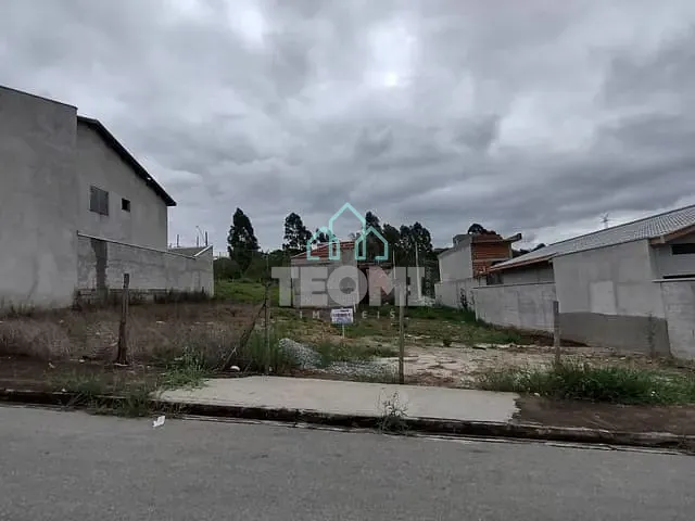 Terreno com 250m², à venda, no bairro Piracangaguá em Taubaté