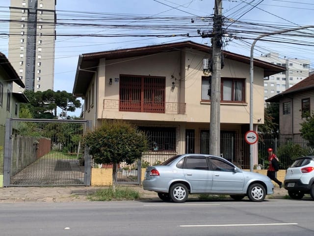 Terreno com 899m², à venda, no bairro Nossa Senhora de Lourdes em Caxias do Sul