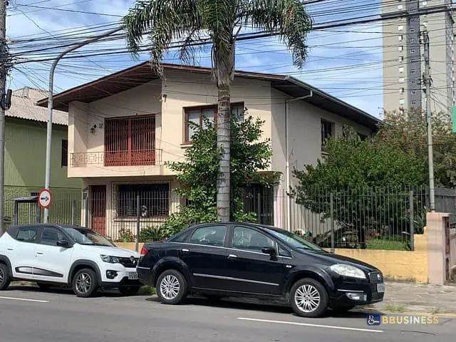 Terreno com 899m², à venda, no bairro Nossa Senhora de Lourdes em Caxias do Sul