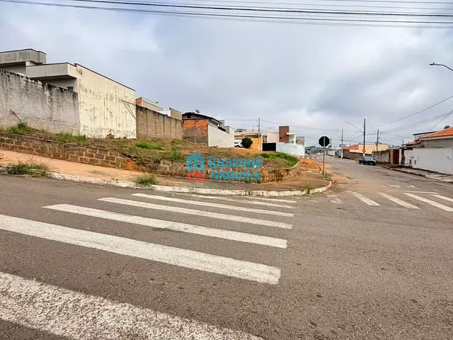 Terreno com 358m², à venda, no bairro Jardim Ouro Verde em Guaxupé