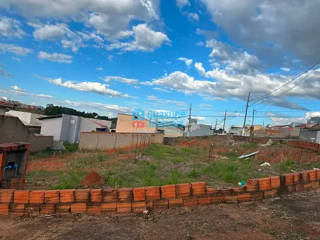 Terreno com 273m², à venda, no bairro Ouro Verde em Guaxupé