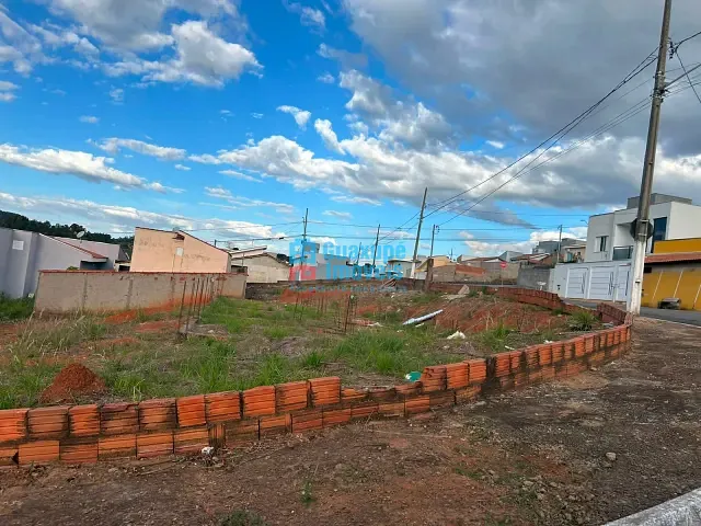 Terreno com 273m², à venda, no bairro Ouro Verde em Guaxupé