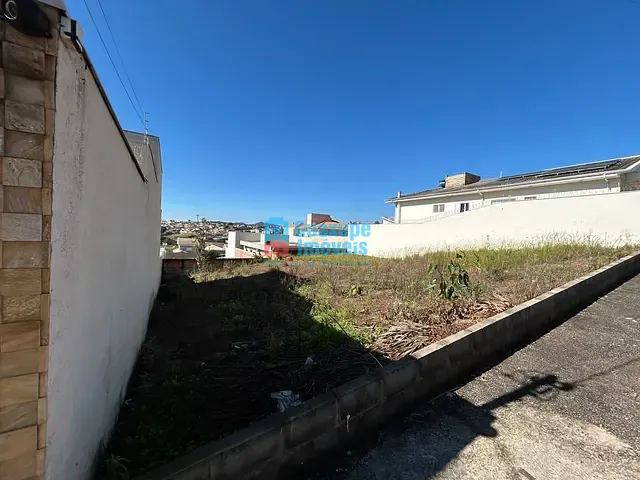 Terreno com 360m², à venda, no bairro Jardim Primavera em Guaxupé