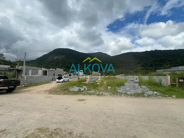 Terreno com 384m², à venda, no bairro Massaguaçu em Caraguatatuba