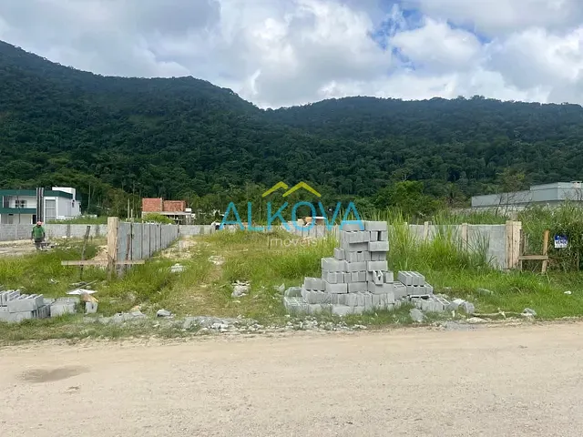 Terreno com 384m², à venda, no bairro Massaguaçu em Caraguatatuba