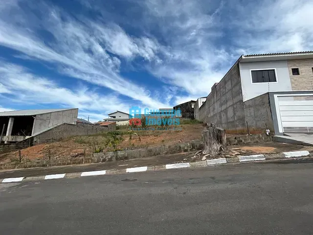 Terreno com 348m², à venda, no bairro Jardim Primavera em Guaxupé