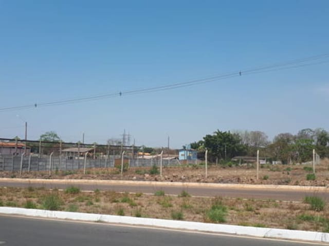 Terreno com 1620m², à venda, no bairro Petrópolis em Várzea Grande