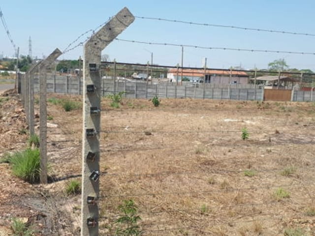 Terreno com 1620m², à venda, no bairro Petrópolis em Várzea Grande