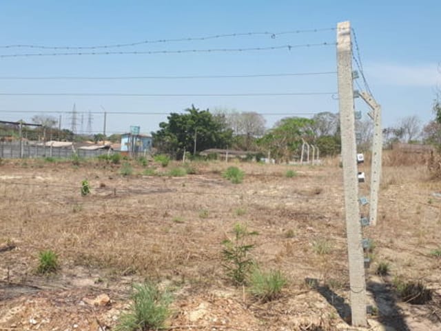 Terreno com 1620m², à venda, no bairro Petrópolis em Várzea Grande
