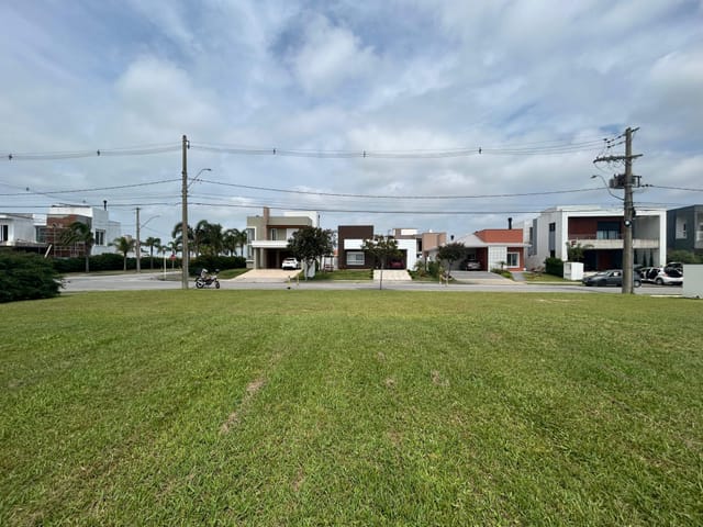 Terreno com 434m², à venda, no bairro Laranjal em Pelotas