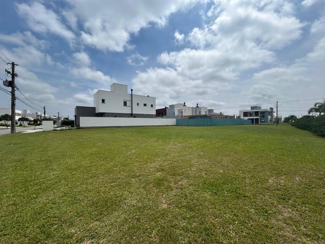 Terreno com 434m², à venda, no bairro Laranjal em Pelotas