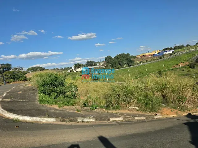 Terreno com 249m², à venda, no bairro Residencial Aroeira III em Guaxupé