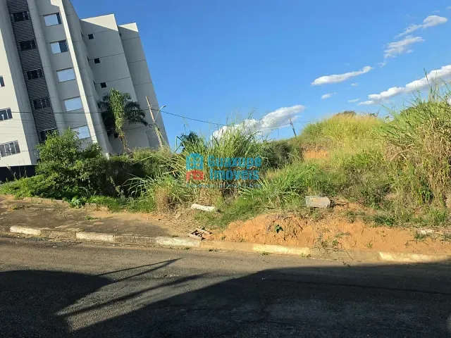 Terreno com 249m², à venda, no bairro Residencial Aroeira III em Guaxupé