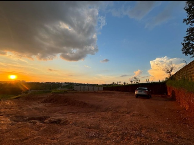 Terreno com 400m², à venda, no bairro Jardim Andorinhas em Campinas