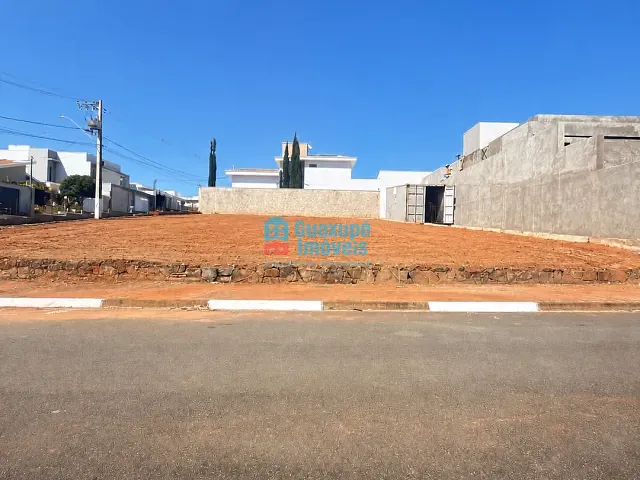 Terreno com 403m², à venda, no bairro Nova Floresta em Guaxupé