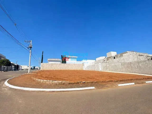 Terreno com 403m², à venda, no bairro Nova Floresta em Guaxupé