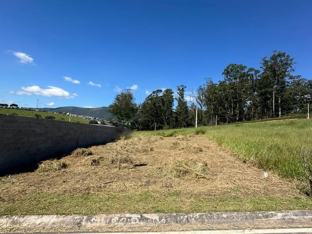 Terreno com 225m², à venda, no bairro Morada da Serra em Extrema