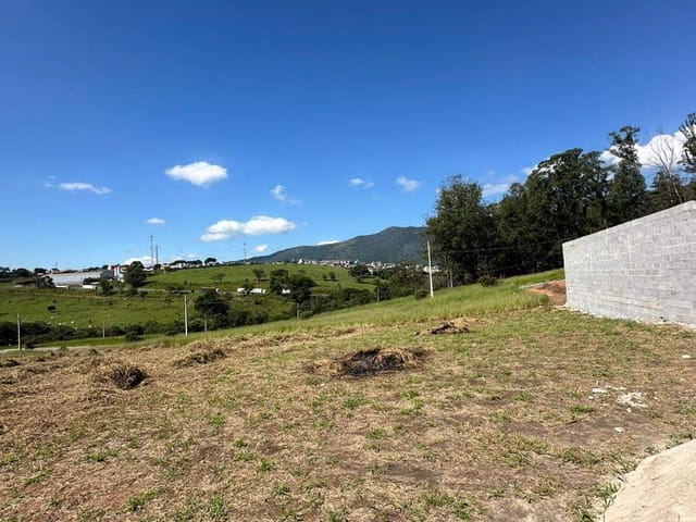 Terreno com 225m², à venda, no bairro Morada da Serra em Extrema