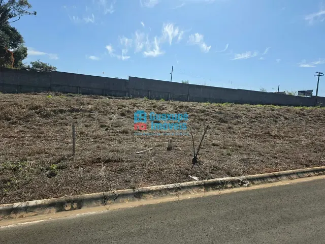 Terreno com 330m², à venda, no bairro condomínio em Guaxupé