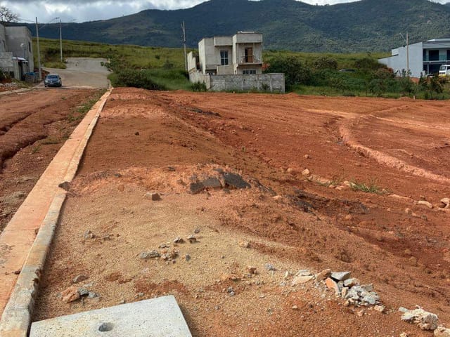 Terreno com 250m², à venda, no bairro Jardim Olivotti em Extrema