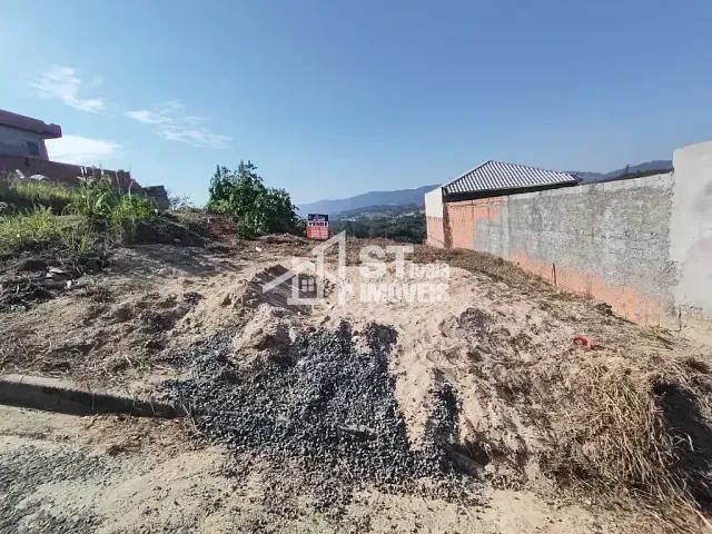 Terreno com 216m², à venda, no bairro David de Paula em Andradas