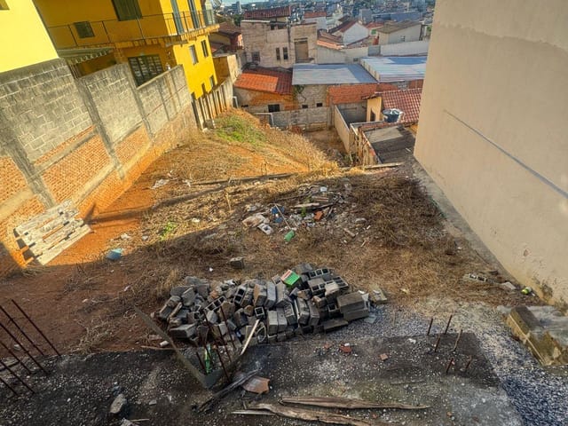Terreno com 300m², à venda, no bairro Centro em Extrema