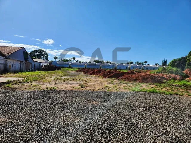 Terreno com 681m², à venda, no bairro Centro em Holambra