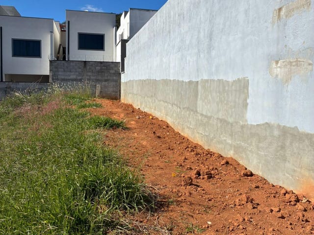Terreno com 250m², à venda, no bairro Manacás em Extrema