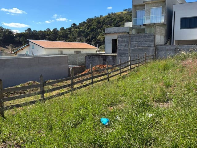 Terreno com 250m², à venda, no bairro Manacás em Extrema
