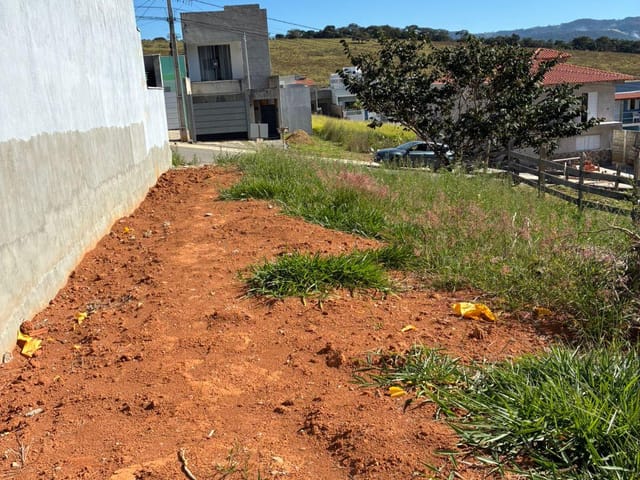 Terreno com 250m², à venda, no bairro Manacás em Extrema