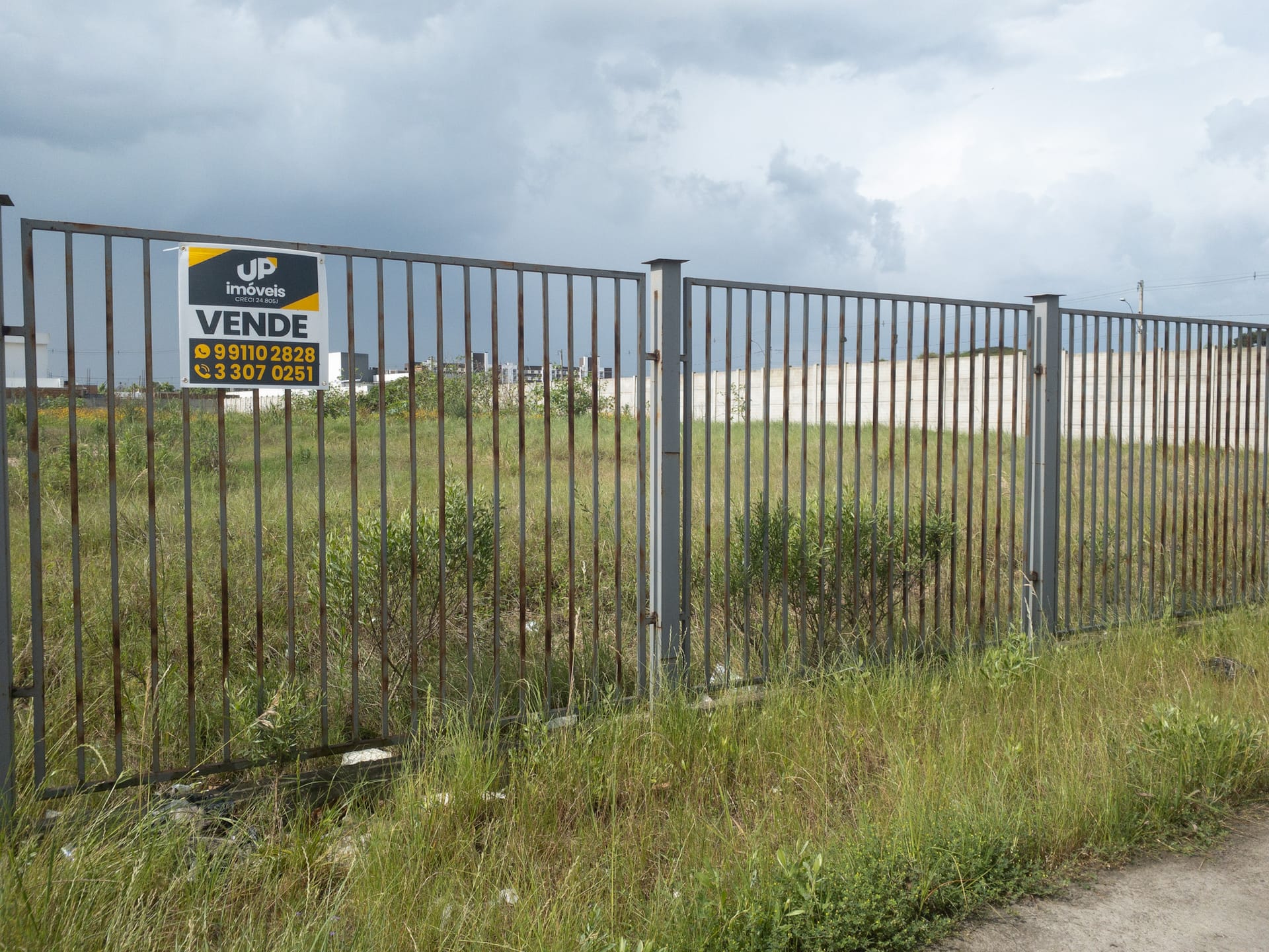 Terreno de esquina no Quartier com 1.892 m², próximo à Unimed e Escola Mário Quintana – ideal para investimento ou projeto comercial!