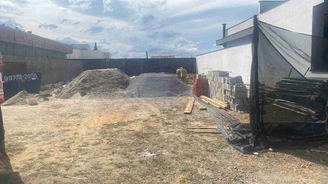 Terreno com 450m², à venda, no bairro Nossa Senhora do Perpétuo Socorro em Pindamonhangaba