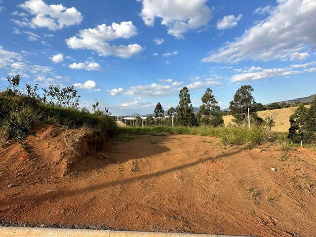 Terreno com 215m², à venda, no bairro Miranta do Matão em Extrema