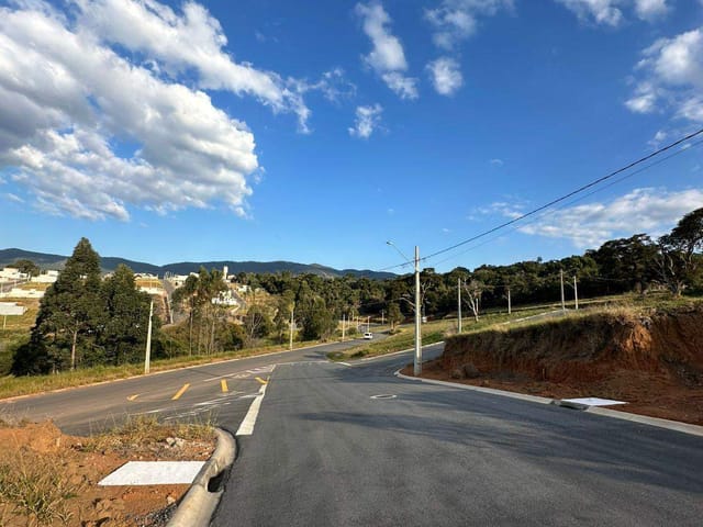 Terreno com 215m², à venda, no bairro Miranta do Matão em Extrema