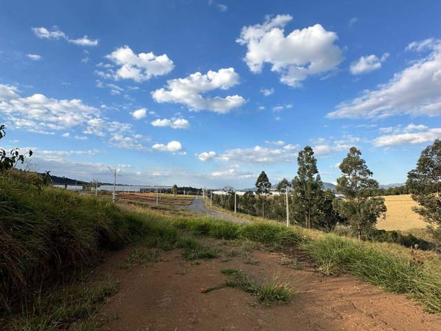 Terreno com 215m², à venda, no bairro Miranta do Matão em Extrema
