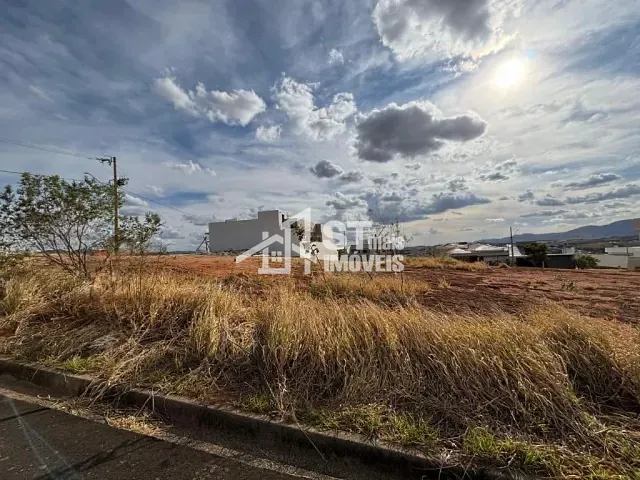 Terreno com 300m², à venda, no bairro Veredas da Serra em Andradas