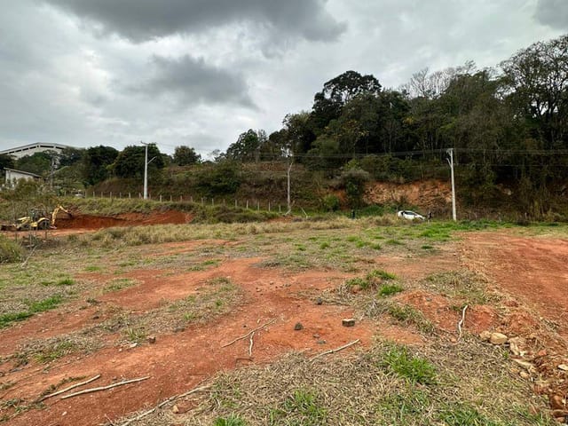 Terreno com 1950m², à venda, no bairro Rodeio em Extrema