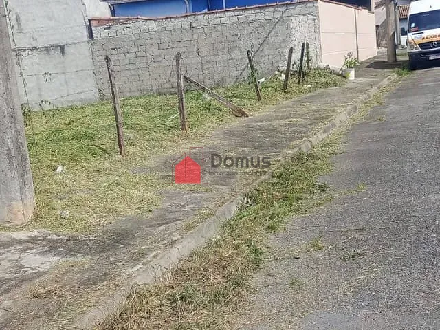 Terreno com 353m², à venda, no bairro Residencial Mombaça I em Pindamonhangaba
