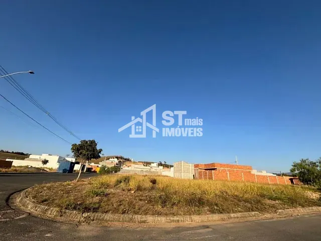 Terreno com 194m², à venda, no bairro Jardim Heloisa em Andradas