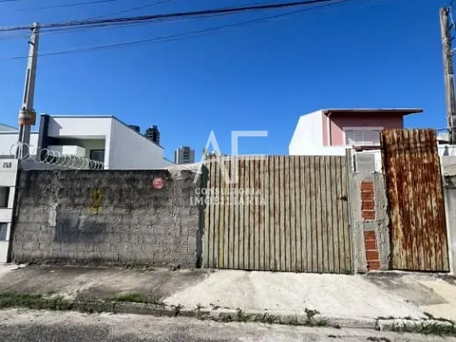 Terreno com 256m², à venda, no bairro Estiva em Taubaté