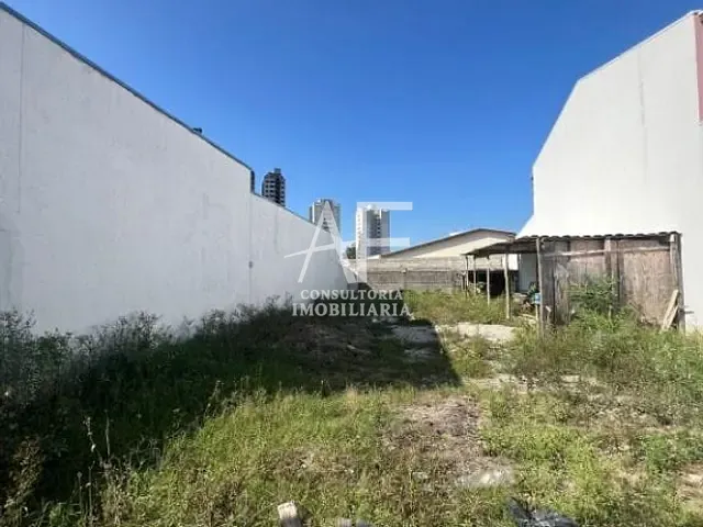 Terreno com 256m², à venda, no bairro Estiva em Taubaté