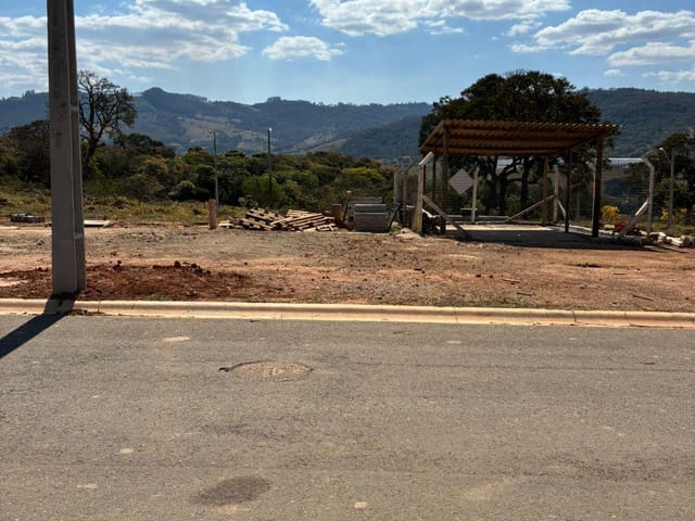Terreno com 253m², à venda, no bairro Morada da Serra em Extrema