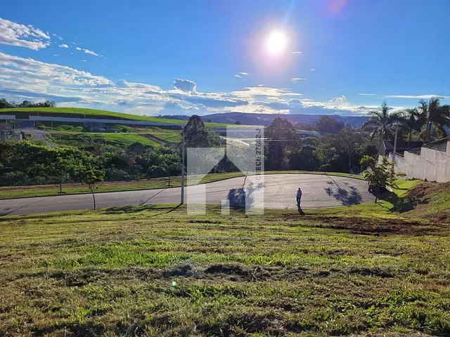 Terreno com 587m², à venda, no bairro Residencial Fazenda Santa Rosa - Fase 1 em Itatiba