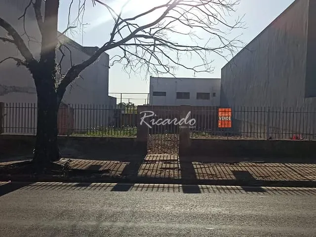 Terreno com 525m², à venda, no bairro Centro em Arapongas