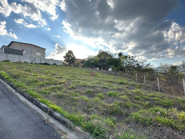 Terreno com 425m², à venda, no bairro Godoy em Extrema